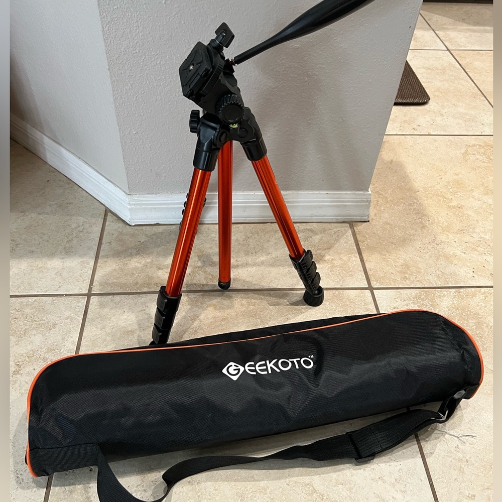 NWOT Geekoto cell phone carbon tripod & zipper carry case AT23VID
